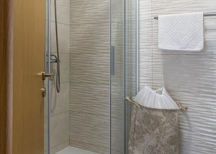 Stephanie Island * Шипанска-Лука